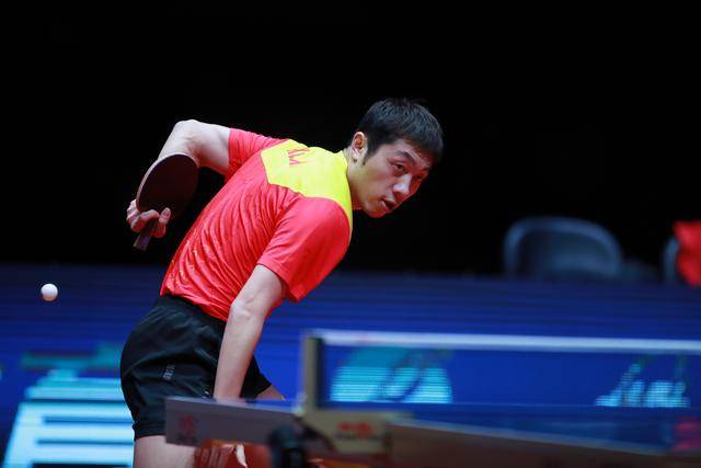 巴萨遭遇危险对手！法兰克福进攻凶猛防守漏洞百出，欧冠生死战提前上演